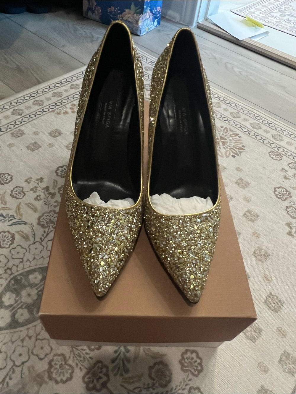 VIA SPIGA Gold Glitter Pointed Pumps